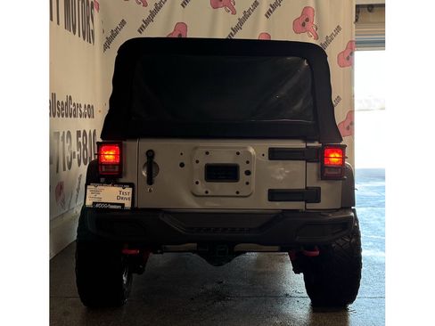 Used 2017 Jeep Wrangler Unlimited Rubicon AWD/4WD image 7