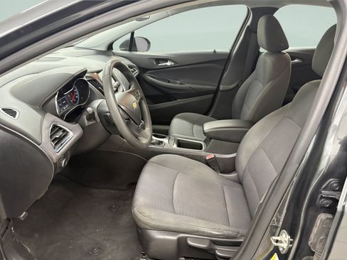 Used 2019 Chevrolet Cruze LT FWD image 10