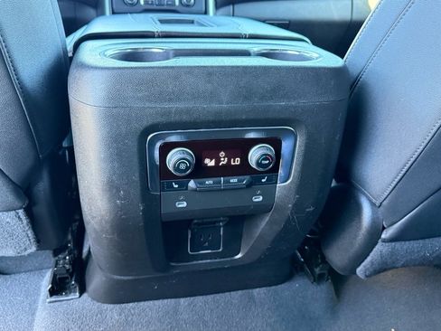 Used 2023 Chevrolet Suburban Premier image 13