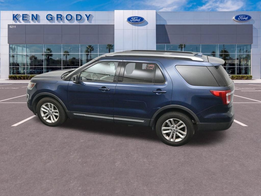 Used 2017 Ford Explorer XLT w/ Equipment Group 201A FWD image 16