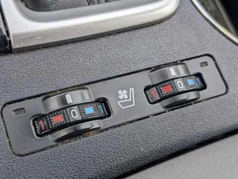 Used 2016 Toyota Highlander Limited w/ Driver Technology Package FWD image 22