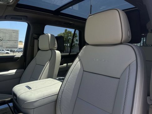 New 2026 GMC Yukon Denali w/ Denali Reserve Package AWD/4WD image 19