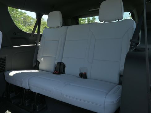 New 2026 Chevrolet Suburban Premier AWD/4WD image 16