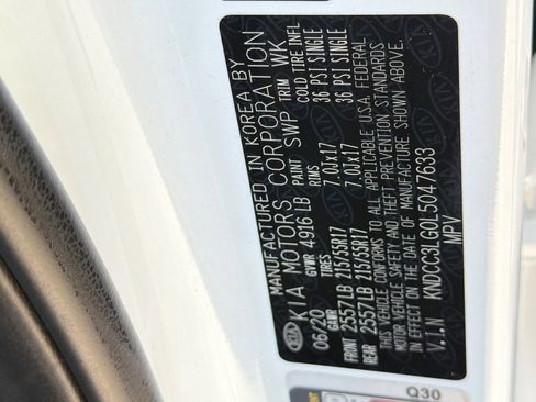 Used 2020 Kia Niro EX image 21