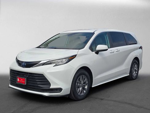 Used 2023 Toyota Sienna LE FWD image 7