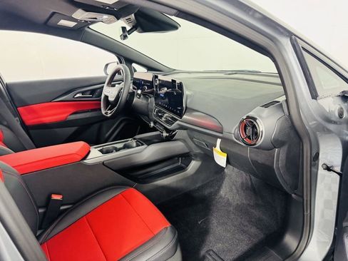 Used 2025 Chevrolet Equinox EV RS image 29