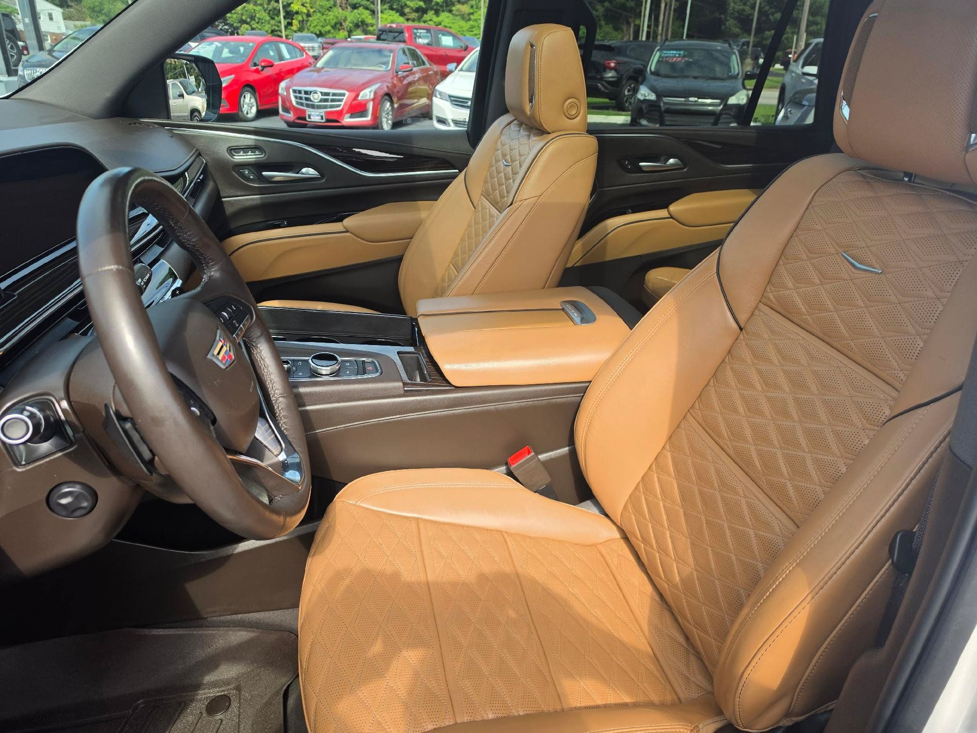 Used 2022 Cadillac Escalade Premium Luxury AWD/4WD image 8