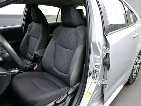 Used 2022 Toyota Corolla LE FWD image 11