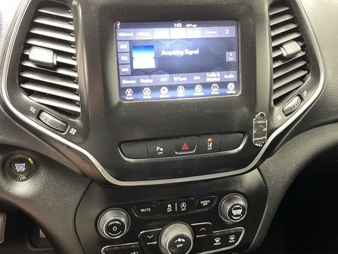 Used 2021 Jeep Cherokee Latitude Plus FWD image 16