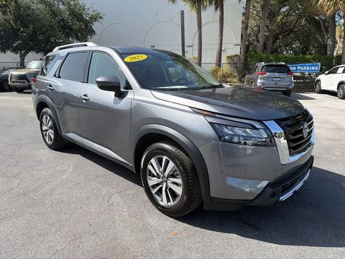 Used 2025 Nissan Pathfinder SL FWD image 7