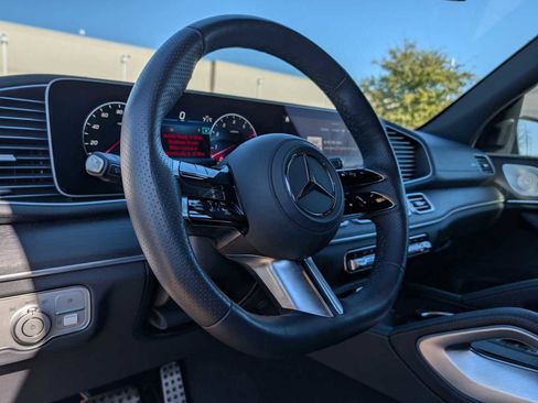 Used 2025 Mercedes-Benz GLS 450 4MATIC image 10