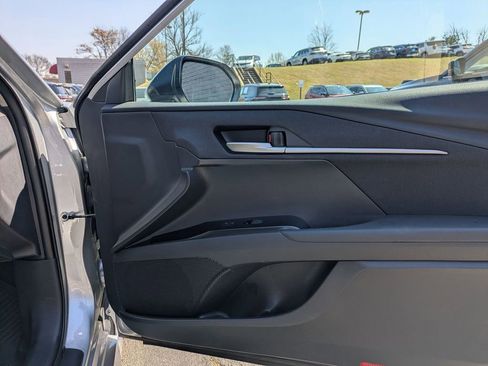 Used 2025 Toyota Camry LE image 31