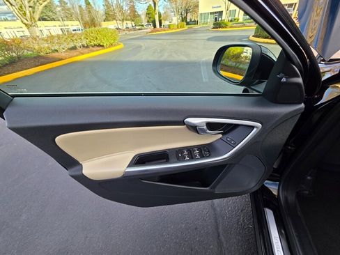 Used 2017 Volvo S60 T5 Inscription Platinum image 39