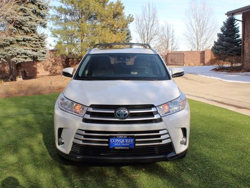 Used 2017 Toyota Highlander XLE image 3