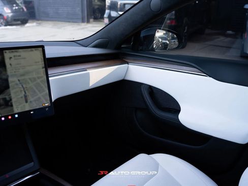 Used 2022 Tesla Model S image 10