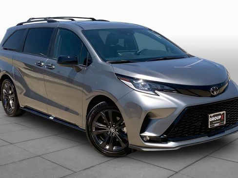 Used 2026 Toyota Sienna XSE FWD image 3