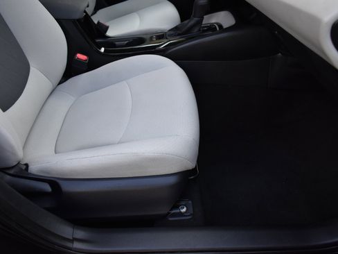 Used 2021 Toyota Corolla LE image 31