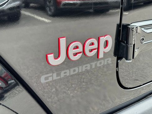 Used 2021 Jeep Gladiator Rubicon image 12