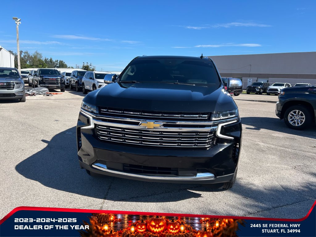Used 2024 Chevrolet Suburban Premier AWD/4WD image 2