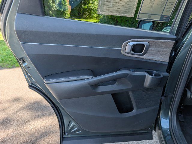 Used 2022 Kia Sorento S w/ Panoramic Sunroof Package AWD/4WD image 37
