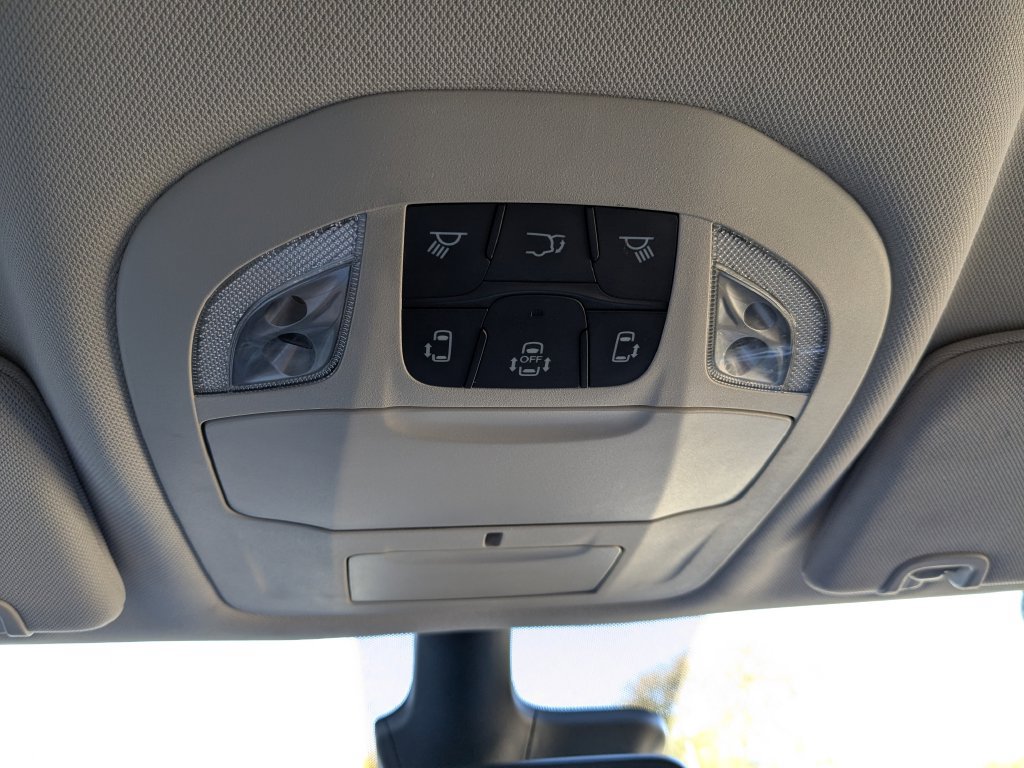 Used 2024 Chrysler Pacifica Touring-L FWD image 22
