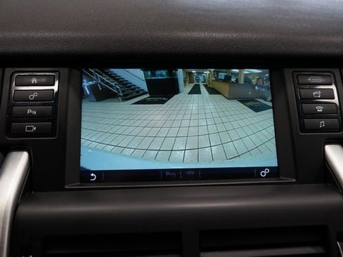 Used 2018 Land Rover Discovery Sport SE image 8