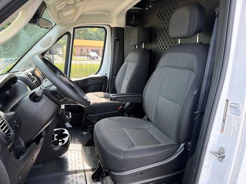 Used 2025 RAM ProMaster 2500 w/ U-Haul Equipment Group FWD image 12