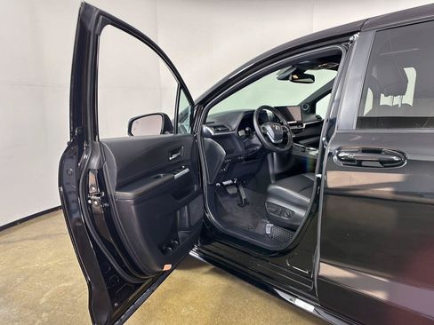 Used 2025 Toyota Sienna XLE Woodland Edition AWD/4WD image 2