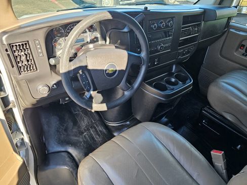 Used 2015 Chevrolet Express 2500 Extended image 22