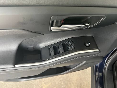 Used 2020 Toyota Highlander XLE FWD image 11