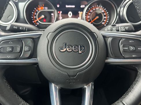 Used 2022 Jeep Wrangler Unlimited Sahara image 24