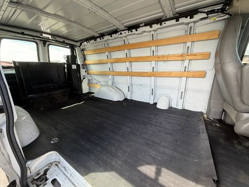 Used 2018 Chevrolet Express 2500 w/ Driver Convenience Package RWD image 19