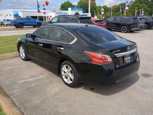 Used 2015 Nissan Altima 2.5 SV FWD image 6