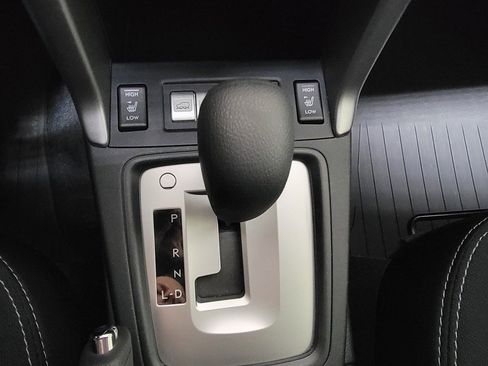 Used 2018 Subaru Forester 2.5i Premium w/ All-Weather Package image 17