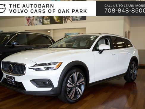 Certified 2025 Volvo V60 B5 Cross Country Plus image 1