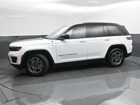 Used 2023 Jeep Grand Cherokee Trailhawk w/ Luxury Tech Group III image 2