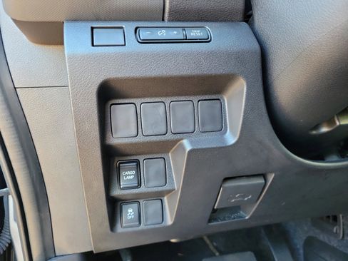 Used 2024 Nissan Frontier SV image 23