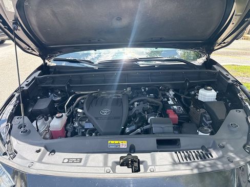 Used 2023 Toyota Highlander XLE FWD image 35