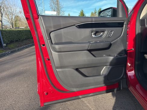 New 2025 Honda Pilot Touring image 12