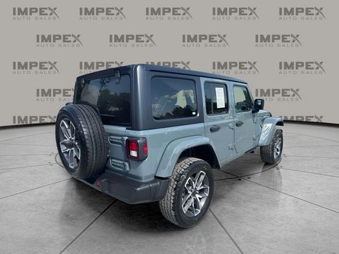 Used 2024 Jeep Wrangler Unlimited w/ Convenience Group AWD/4WD image 5