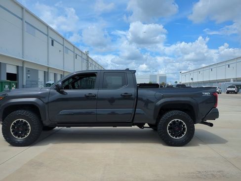 Used 2024 Toyota Tacoma TRD Off-Road AWD/4WD image 8