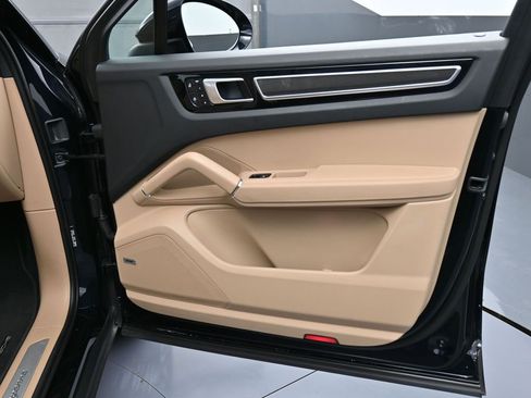 Certified 2022 Porsche Cayenne image 29