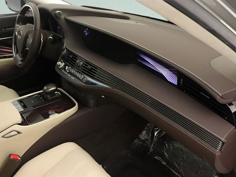 Used 2018 Lexus LS 500 w/ Interior Upgrade Package RWD image 22