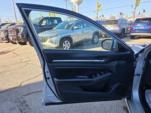 Used 2023 Nissan Altima 2.5 SV image 19