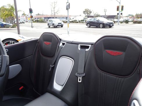 Used 2020 Aston Martin DB11 Volante image 18