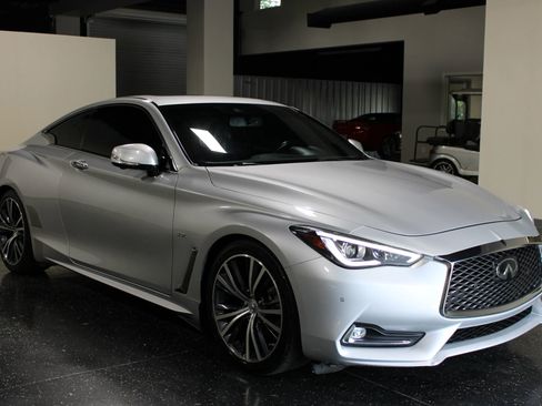 Used 2017 INFINITI Q60 3.0t w/ Premium Plus Package 3.0T RWD image 2