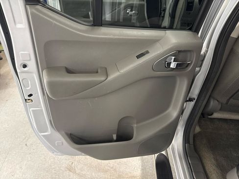 Used 2012 Nissan Frontier SV AWD/4WD image 35