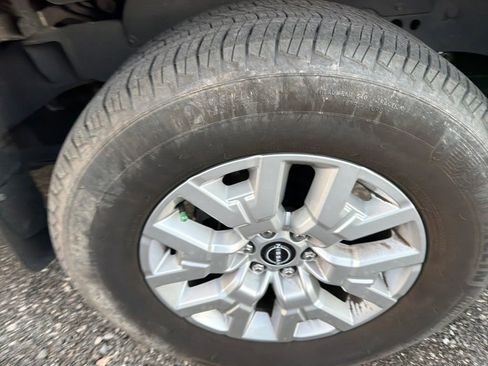 Used 2024 Nissan Frontier SV w/ SV Convenience Package image 11