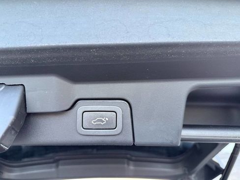 Used 2018 Land Rover Range Rover Evoque Landmark Edition image 32