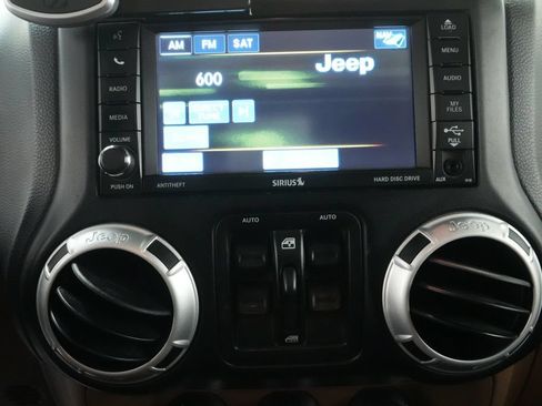 Used 2013 Jeep Wrangler Unlimited Rubicon w/ Dual Top Group AWD/4WD image 31